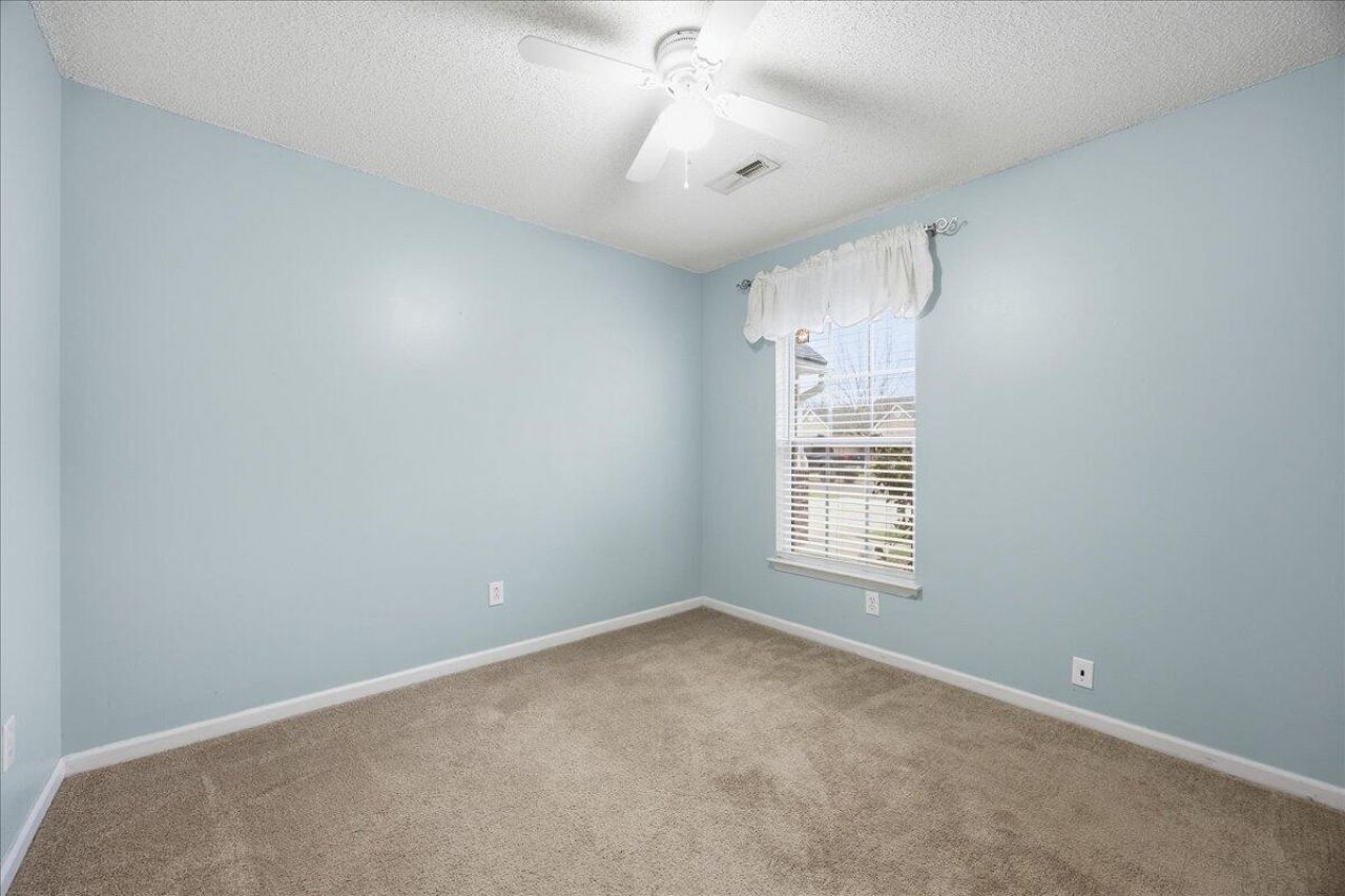 211 Border Road Photo 14