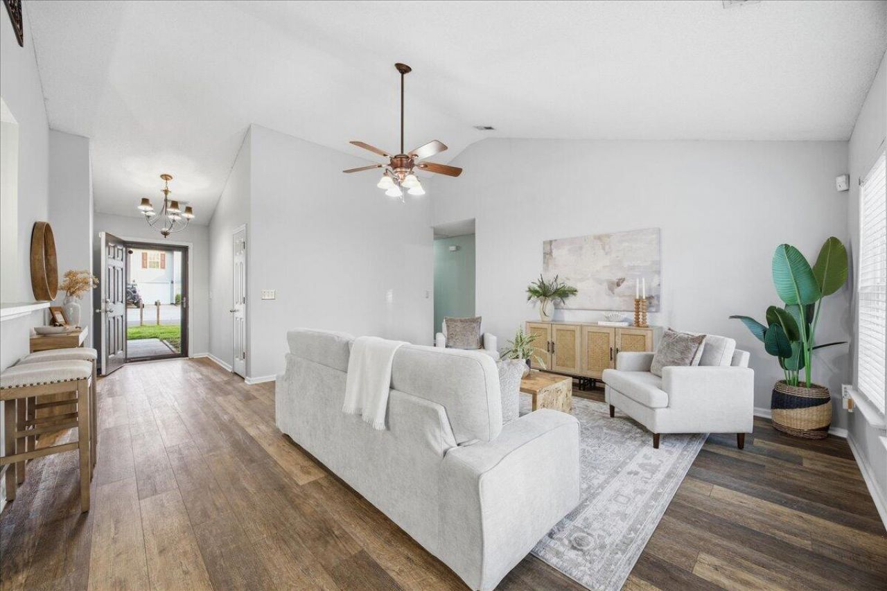 211 Border Road Photo 5