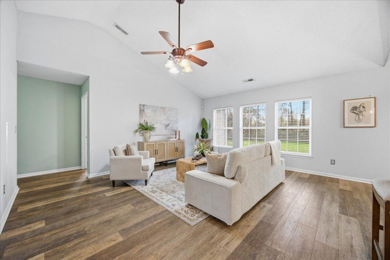 211 Border Road Photo 6