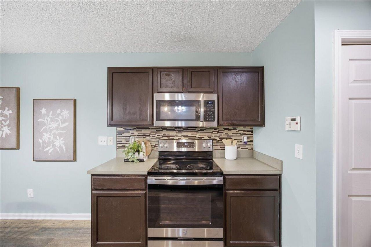 211 Border Road Photo 8