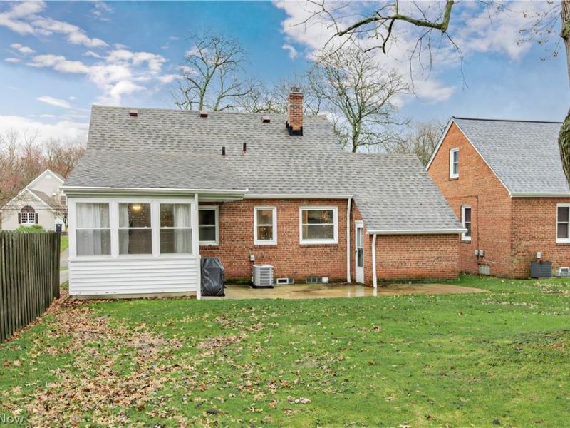 1608 Sunview Road, Lyndhurst, OH 44124 Photo 3