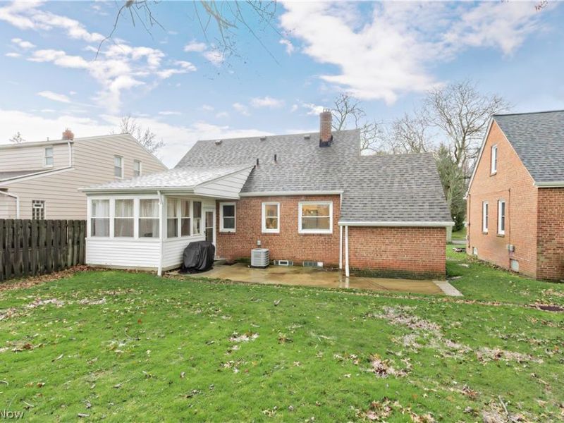 1608 Sunview Road, Lyndhurst, OH 44124 Photo 4