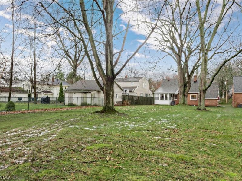 1608 Sunview Road, Lyndhurst, OH 44124 Photo 8