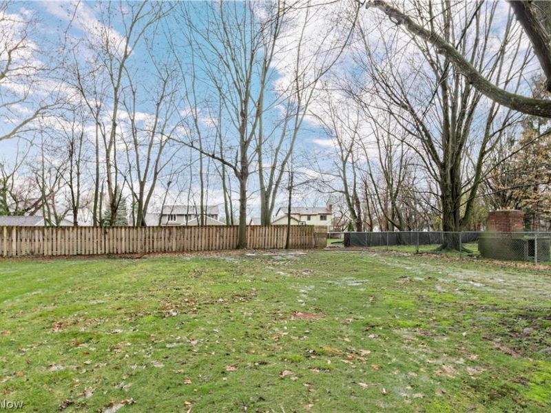 1608 Sunview Road, Lyndhurst, OH 44124 Photo 9