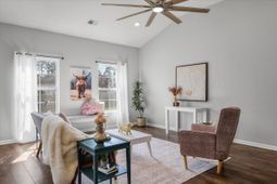 602 Zinnia Drive photo 4