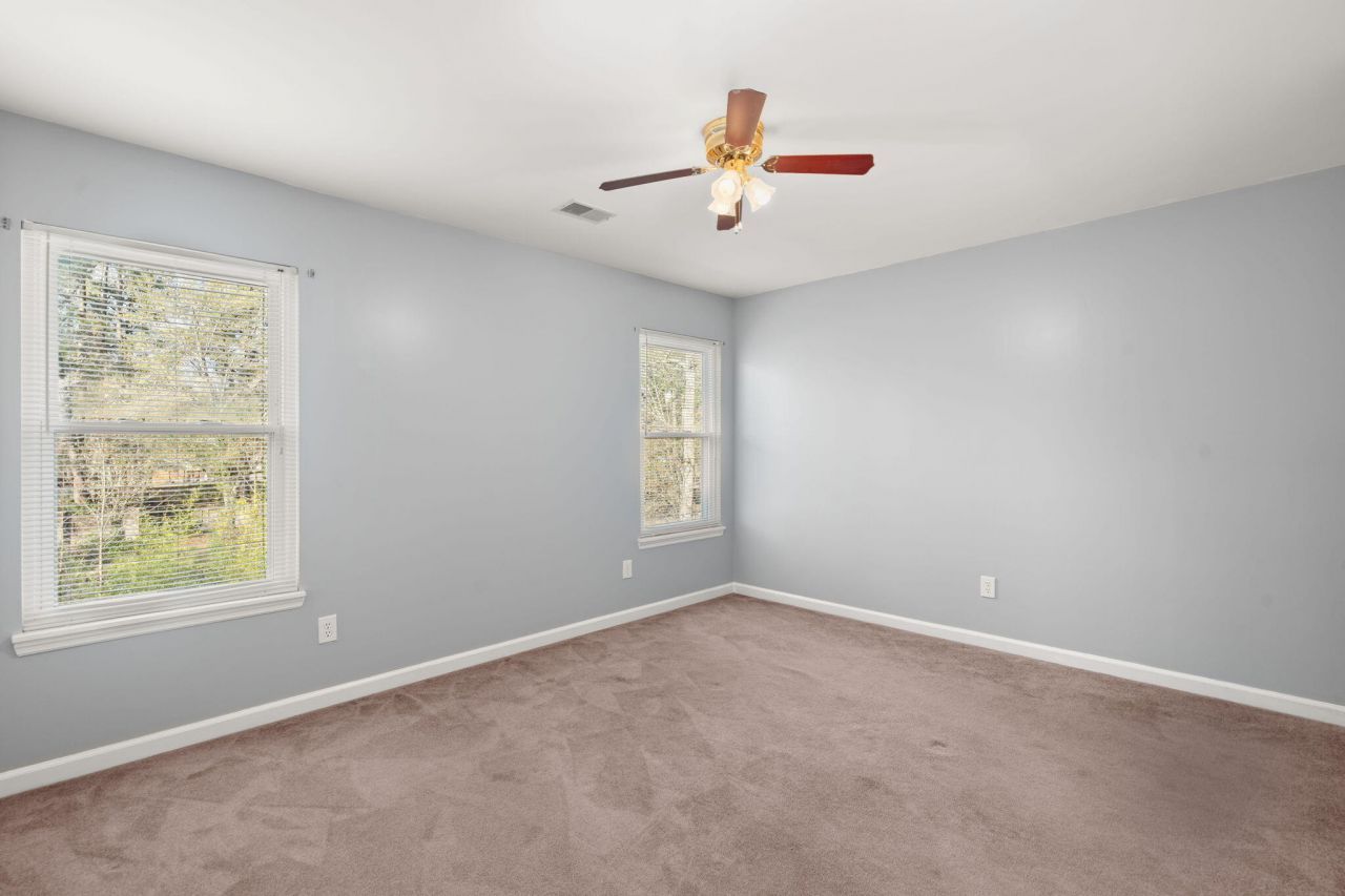 124 Evesham Drive Photo 31