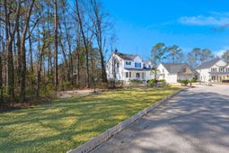 124 Evesham Drive photo 4