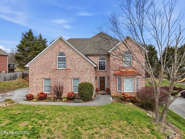 1712 Burnside Drive, Maryville, TN 37801