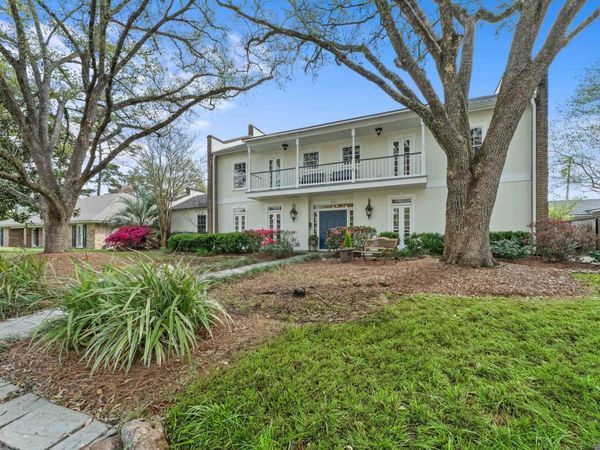 1925 Country Club Dr, Baton Rouge, LA 70808