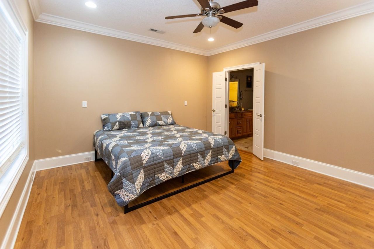 2750 Ole King St. Photo 13