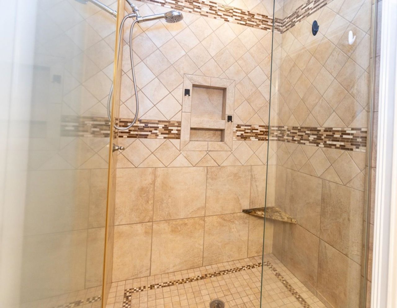 2750 Ole King St. Photo 16