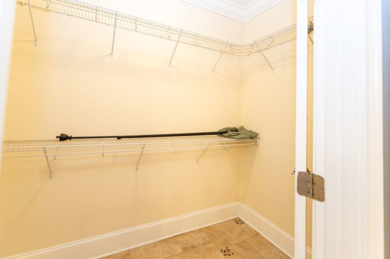 2750 Ole King St. Photo 17