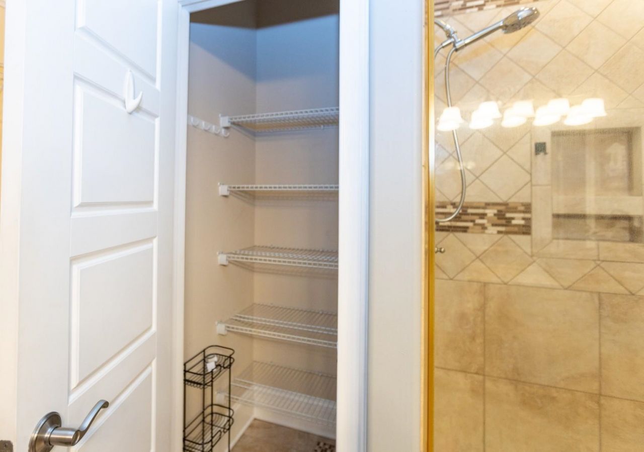 2750 Ole King St. Photo 18