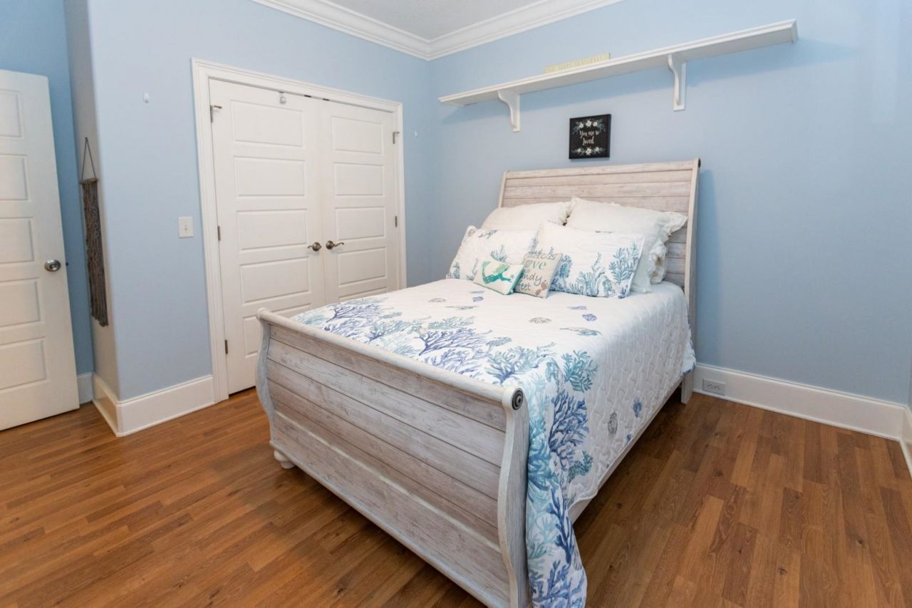 2750 Ole King St. Photo 19