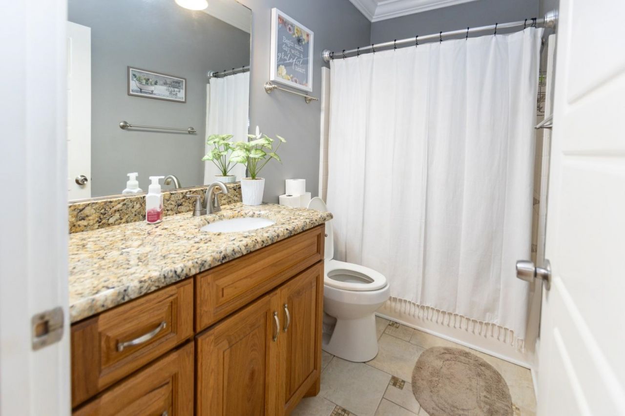 2750 Ole King St. Photo 20