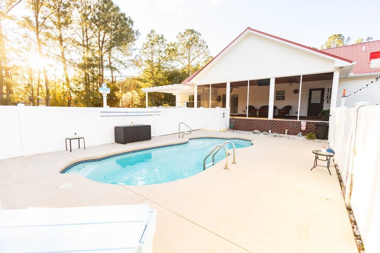 2750 Ole King St. Photo 26