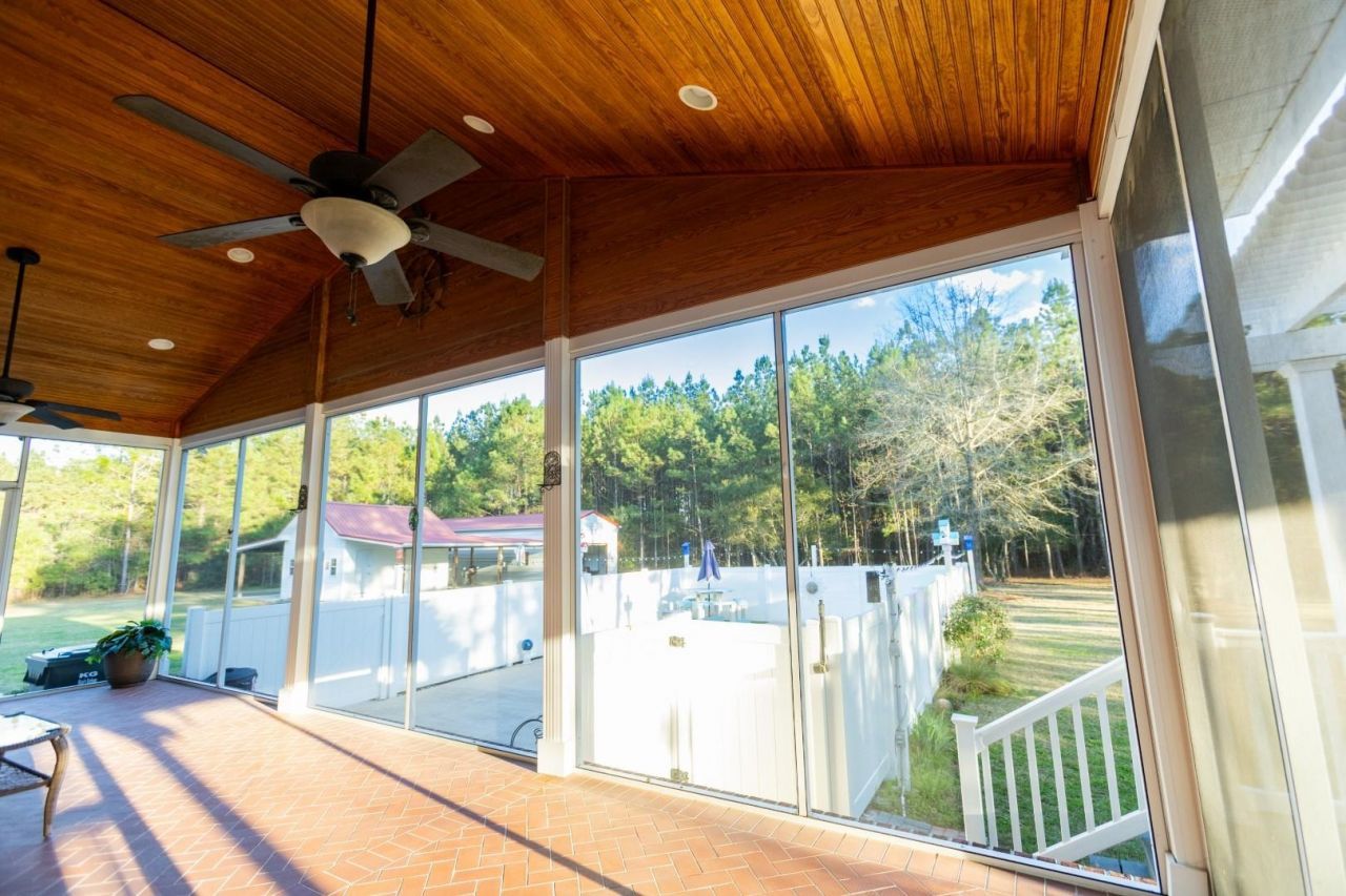 2750 Ole King St. Photo 27