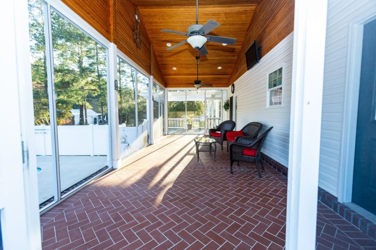 2750 Ole King St. Photo 28