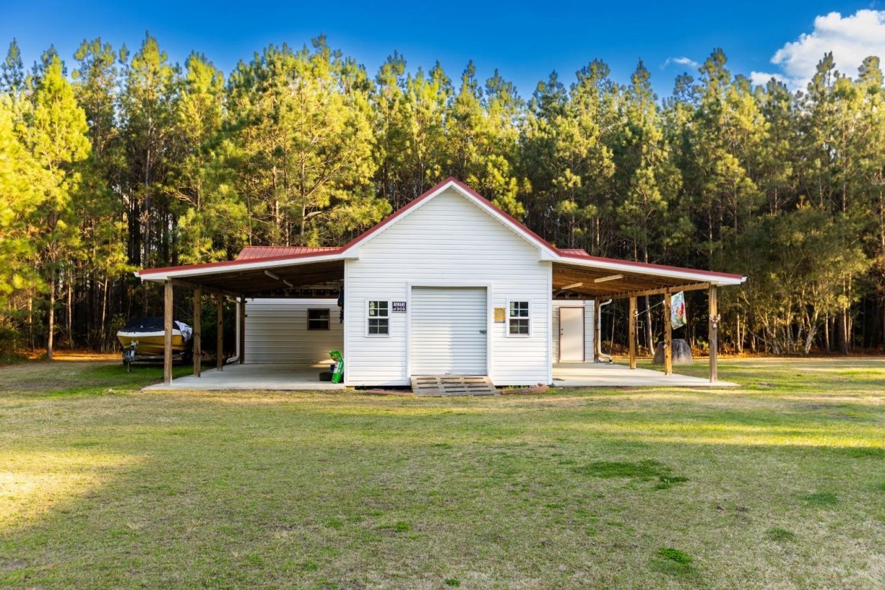 2750 Ole King St. Photo 29