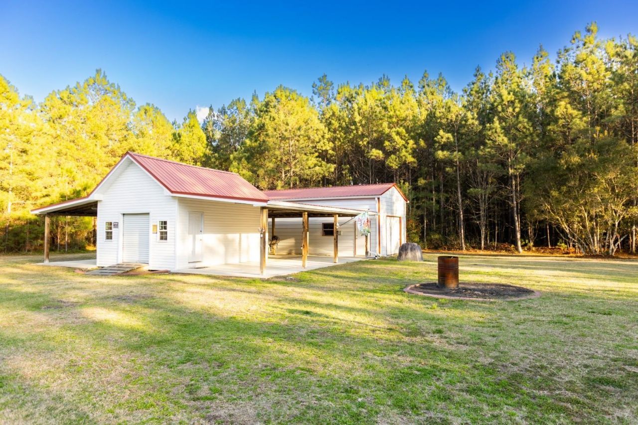 2750 Ole King St. Photo 31