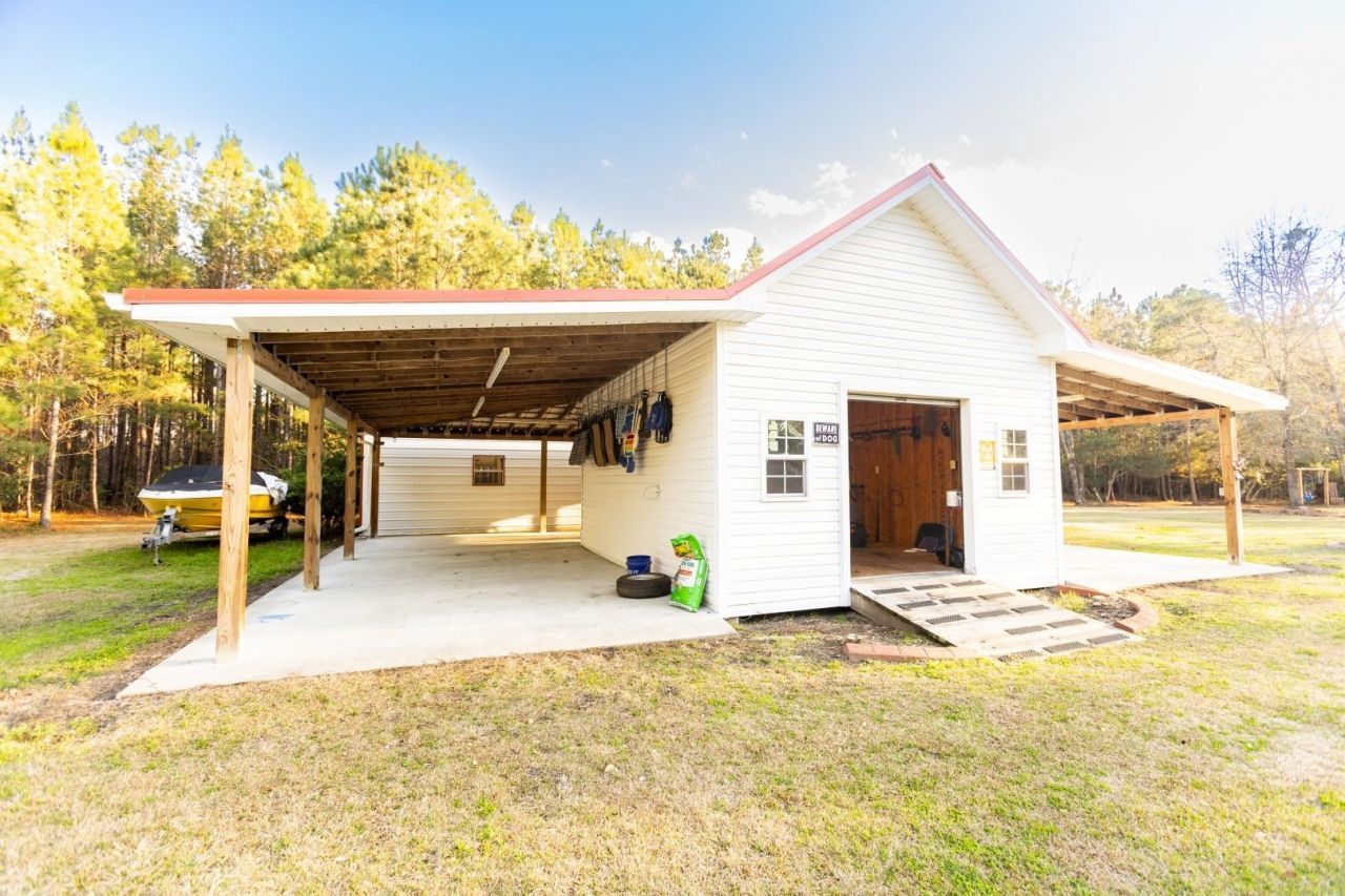 2750 Ole King St. Photo 34