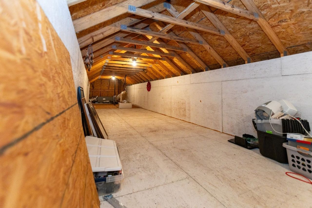 2750 Ole King St. Photo 35