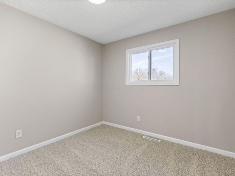 102 Redmond Road , Columbus, OH 43228 Photo 10