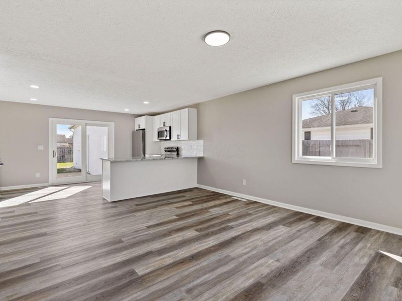 102 Redmond Road , Columbus, OH 43228 Photo 2