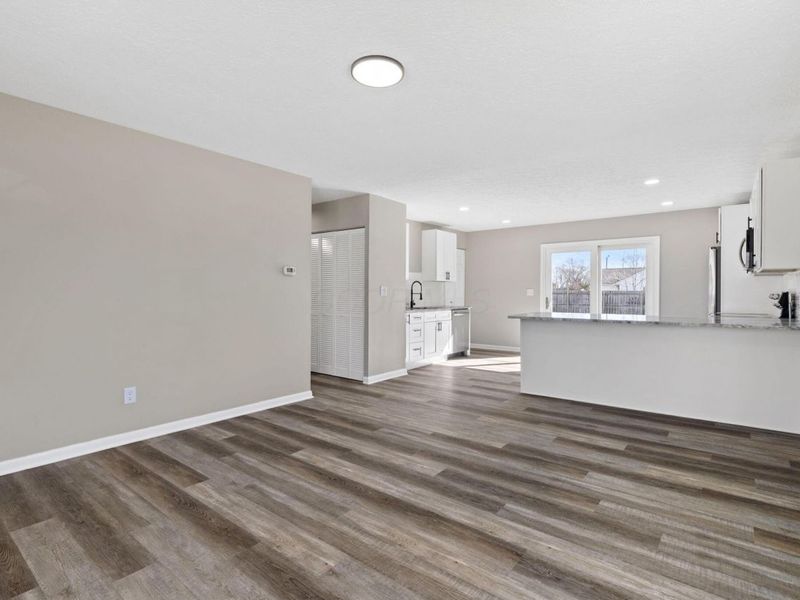 102 Redmond Road , Columbus, OH 43228 Photo 3