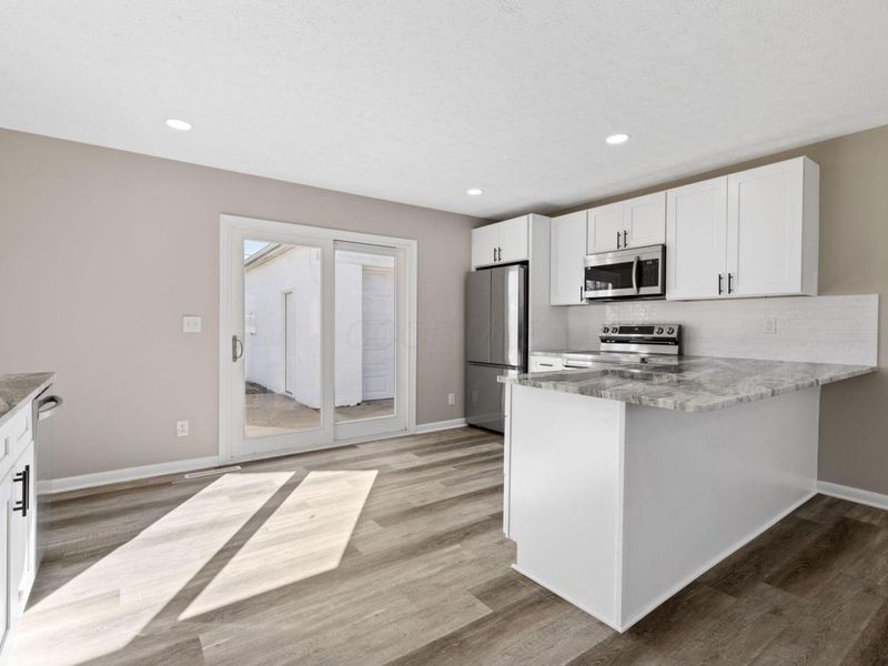 102 Redmond Road , Columbus, OH 43228 Photo 4