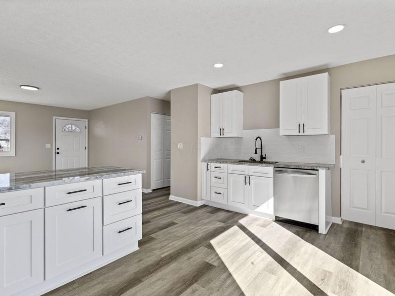 102 Redmond Road , Columbus, OH 43228 Photo 6