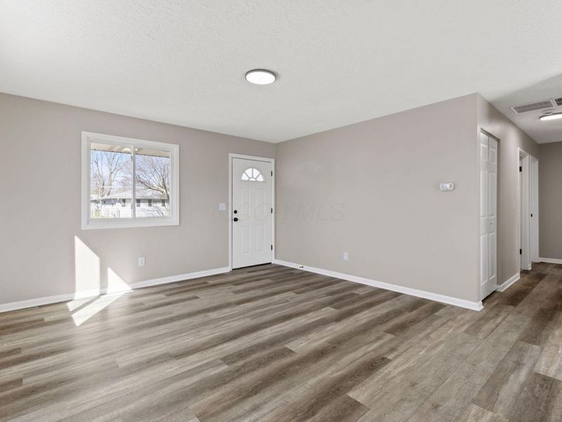 102 Redmond Road , Columbus, OH 43228 Photo 9