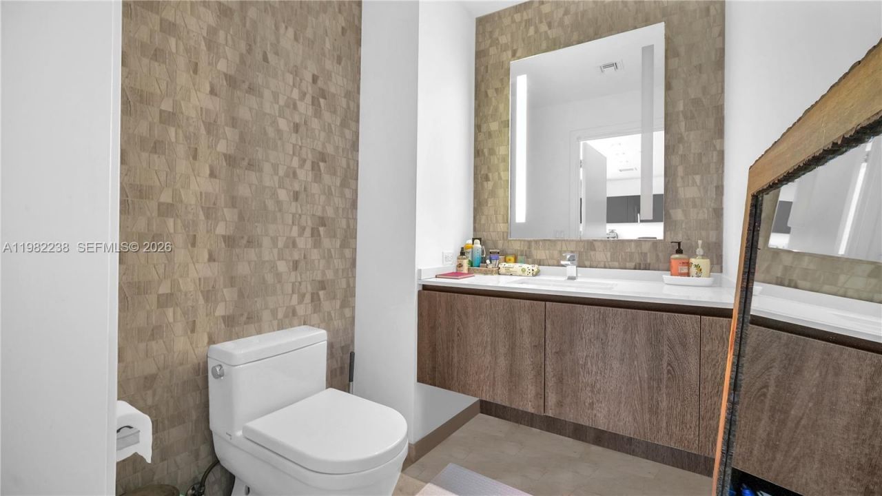 88 SW 7th St, Unit 3307, Miami, FL 33130 Photo
