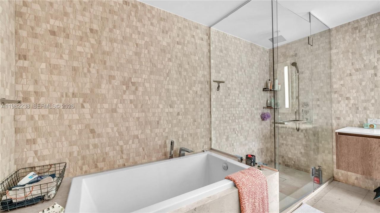 88 SW 7th St, Unit 3307, Miami, FL 33130 Photo
