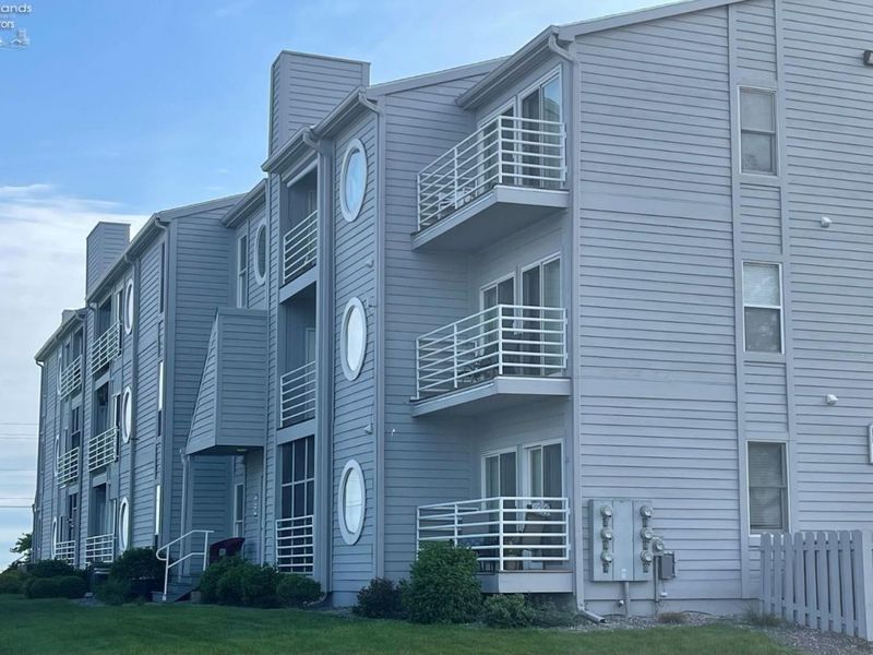 304 Clinton Reef Drive, Port Clinton, OH 43452 Photo 1