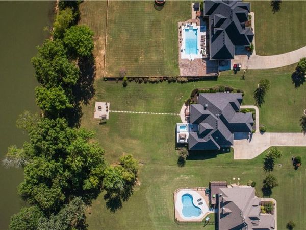 2207 Riverfront Lane, Fayetteville, AR 72703