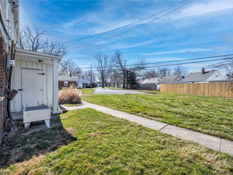 308 Buckner Drive, Unit 204, Euclid, OH 44123 Photo 13