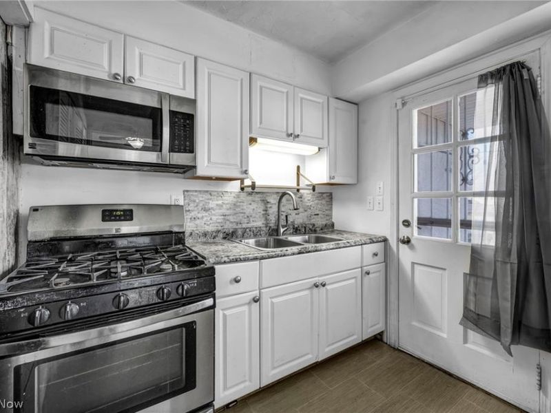 308 Buckner Drive, Unit 204, Euclid, OH 44123 Photo 5