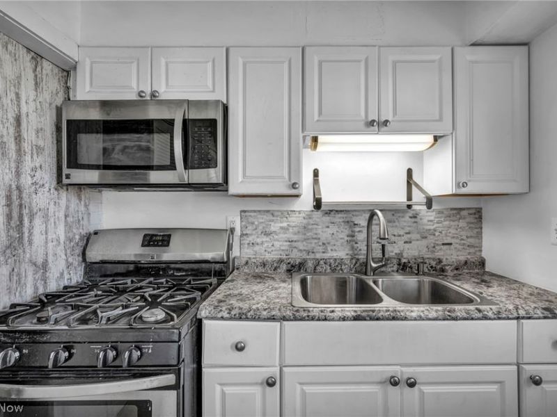 308 Buckner Drive, Unit 204, Euclid, OH 44123 Photo 6