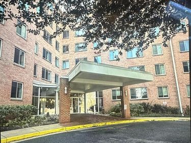 3000 SPOUT RUN PARKWAY, Unit B203, ARLINGTON, VA 22201