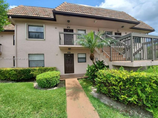 10456 NW 10th St , Unit 105, Pembroke Pines, FL 33026
