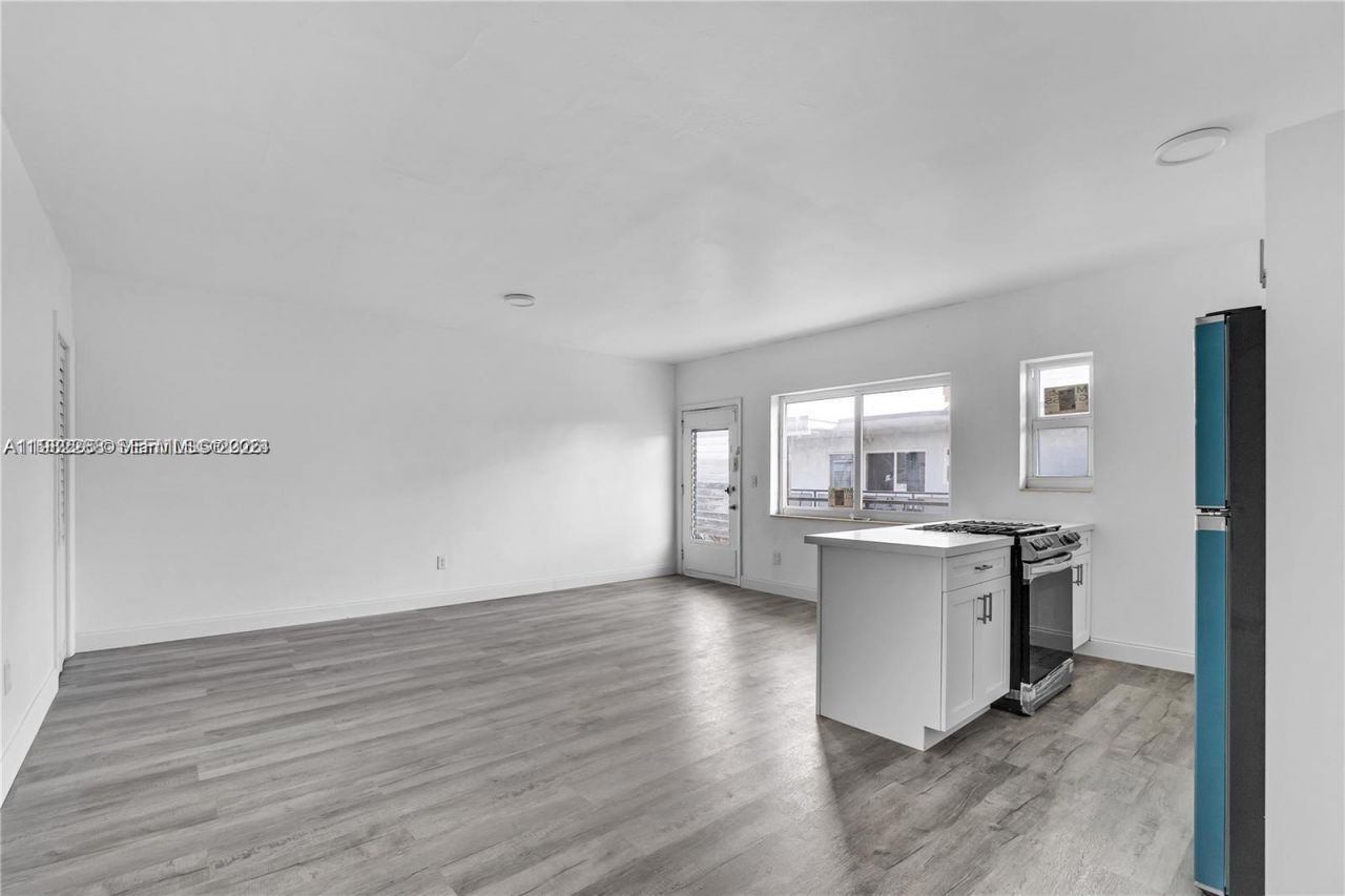 780 73rd St , Unit 11, Miami Beach, FL 33141 Photo