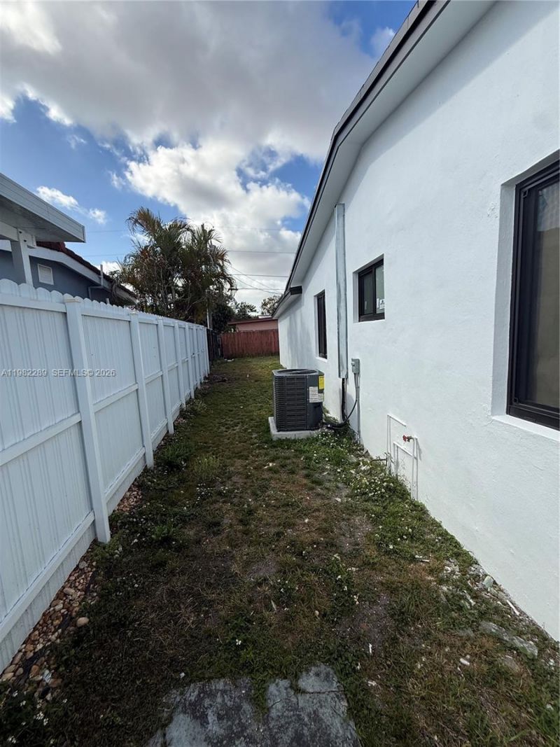 1014 W 66th St, Hialeah, FL 33012 Photo
