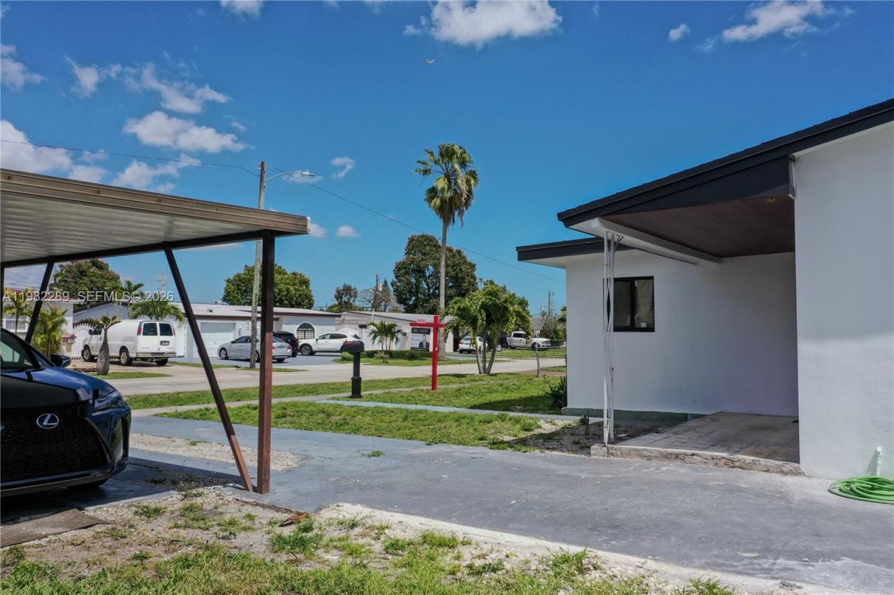 1014 W 66th St, Hialeah, FL 33012 Photo