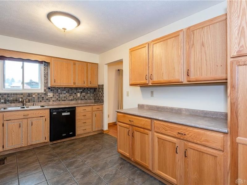 144 Matthews Avenue, Enon Vlg, OH 45323 Photo 6