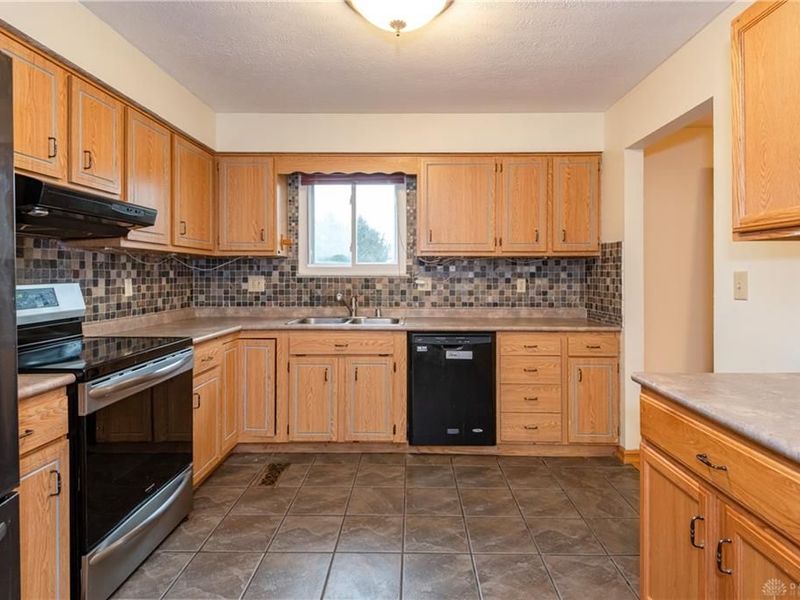 144 Matthews Avenue, Enon Vlg, OH 45323 Photo 7