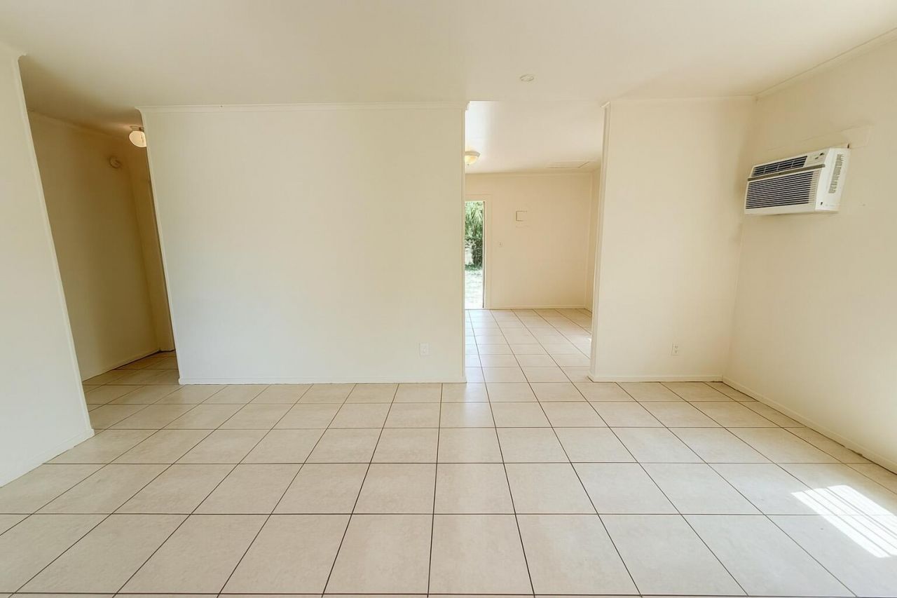 649 W 4th Street, Riviera Beach, FL 33404 Photo