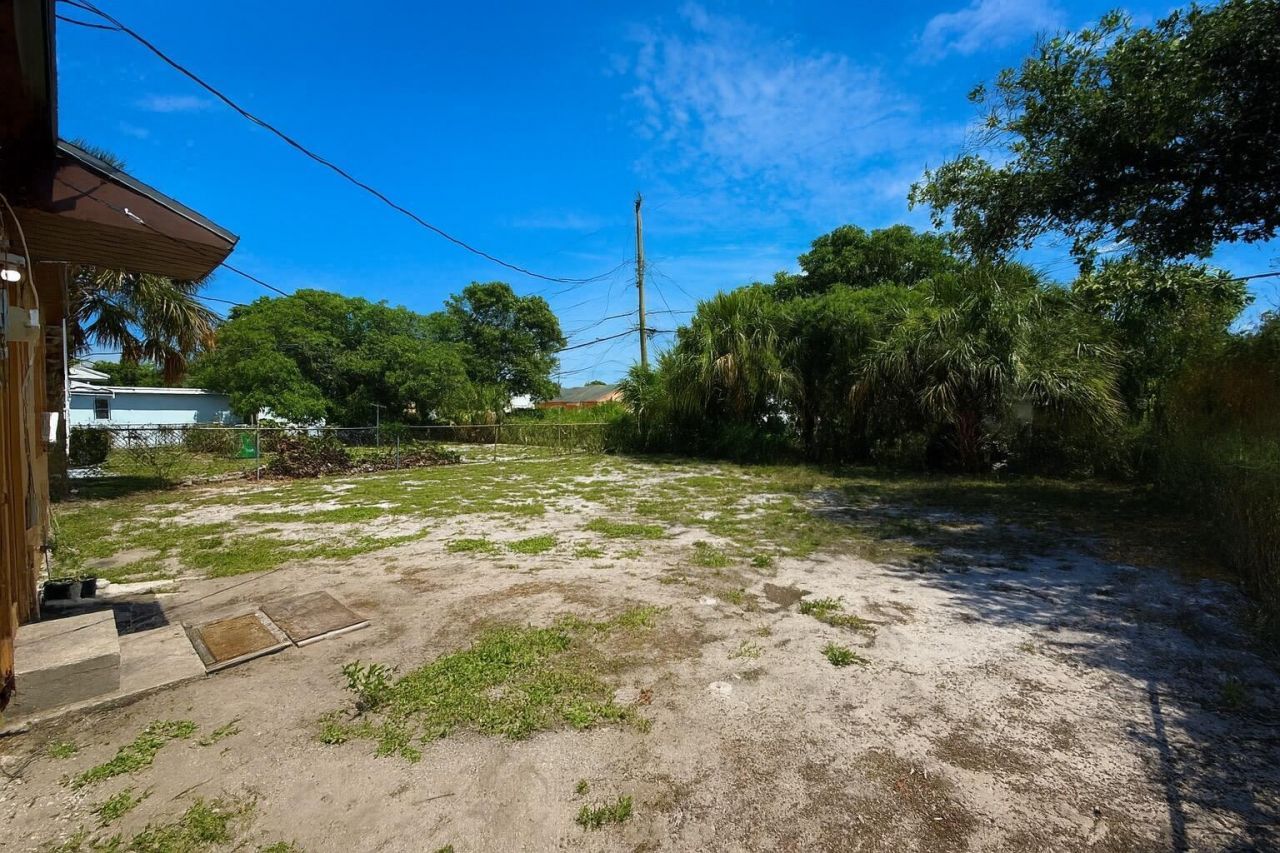 649 W 4th Street, Riviera Beach, FL 33404 Photo