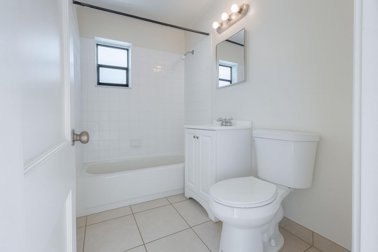 649 W 4th Street, Riviera Beach, FL 33404 Photo