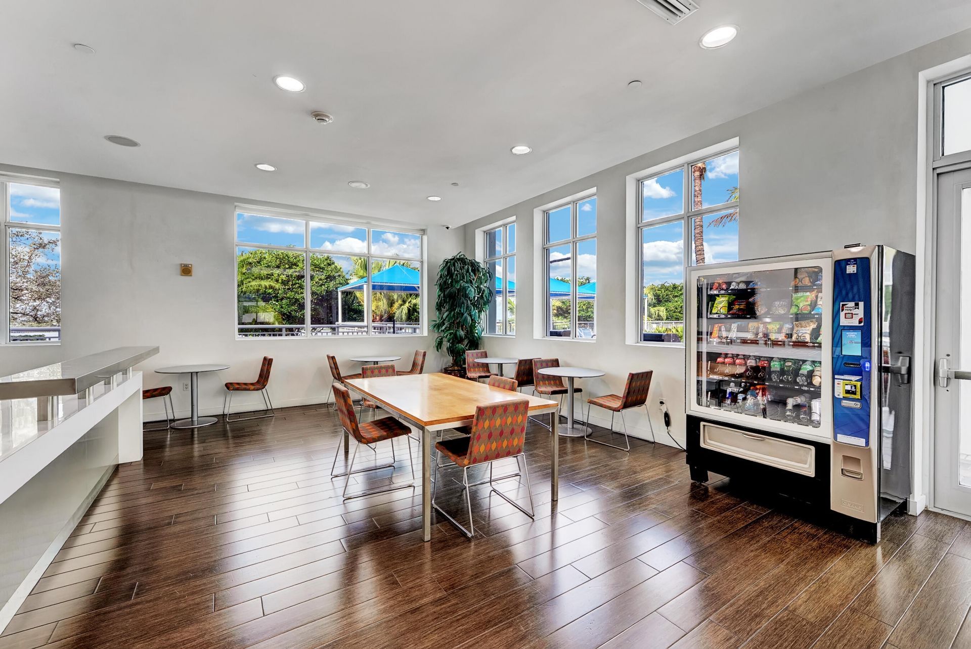 300 S Australian Avenue, Unit 502, West Palm Beach, FL 33401 Photo